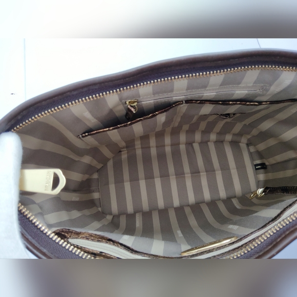 Brahmin Asher Large Tote In The Getsby Bronze. Pre-owned. 15×12×5. - Picture 9 of 10